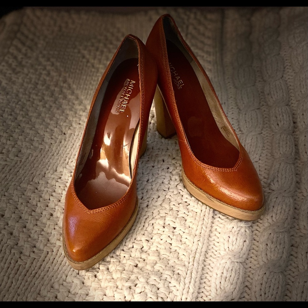 Michael Kors leather pumps